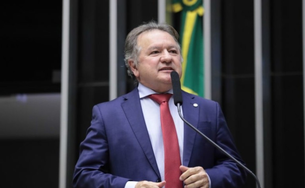 Comissão aprova projeto de lei que proíbe cobrança de primeira via de diplomas acadêmicos