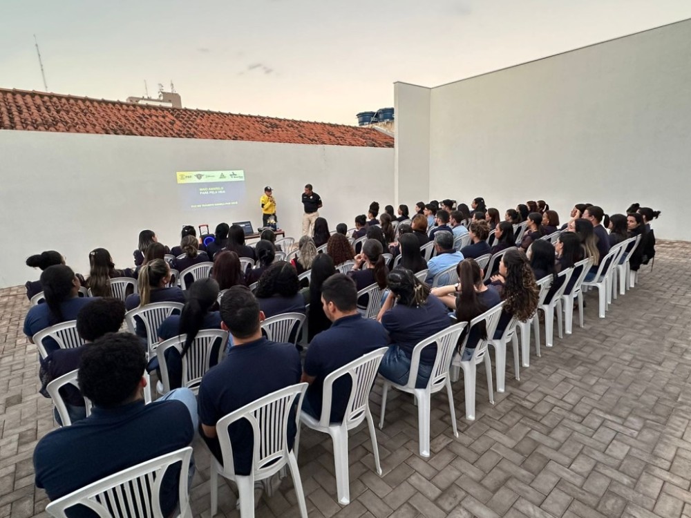Setrat e parceiros realizam blitz e palestras educativas em escolas e empresas da cidade