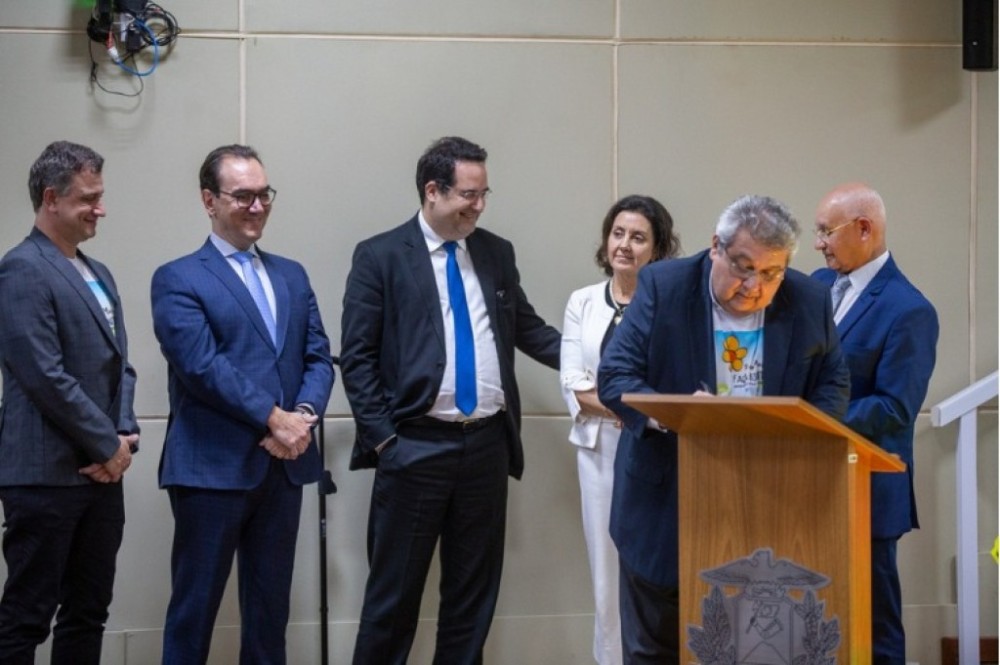 Rede firma Carta de Compromissos em prol da população infantojuvenil
