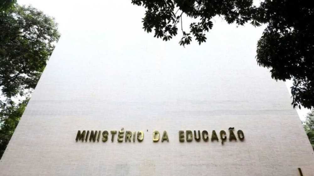 MEC ofertará 80 mil bolsas a estudantes de cursos de licenciatura