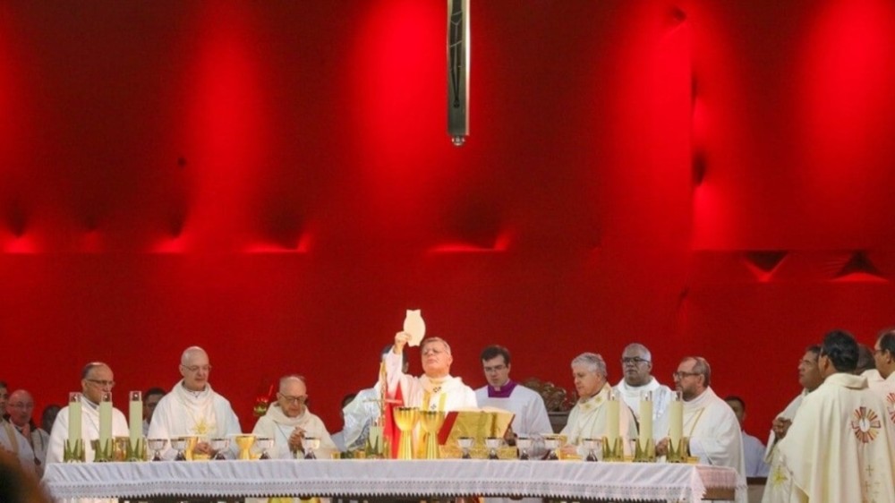 Missa e procissão encerram a celebração de Corpus Christi na Esplanada