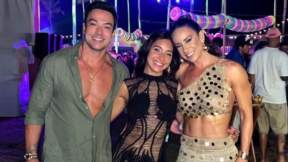 Vanessa Lopes curte dia em cachoeira com os pais, em Goiás: ‘Família perfeita’
