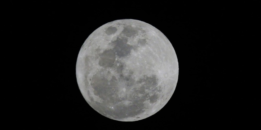 China pousa na lua em missão não tripulada