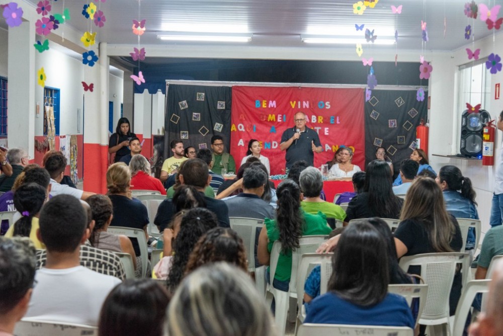 Prefeito se reúne com moradores do Residencial Planalto e autoriza ações e obras para a região