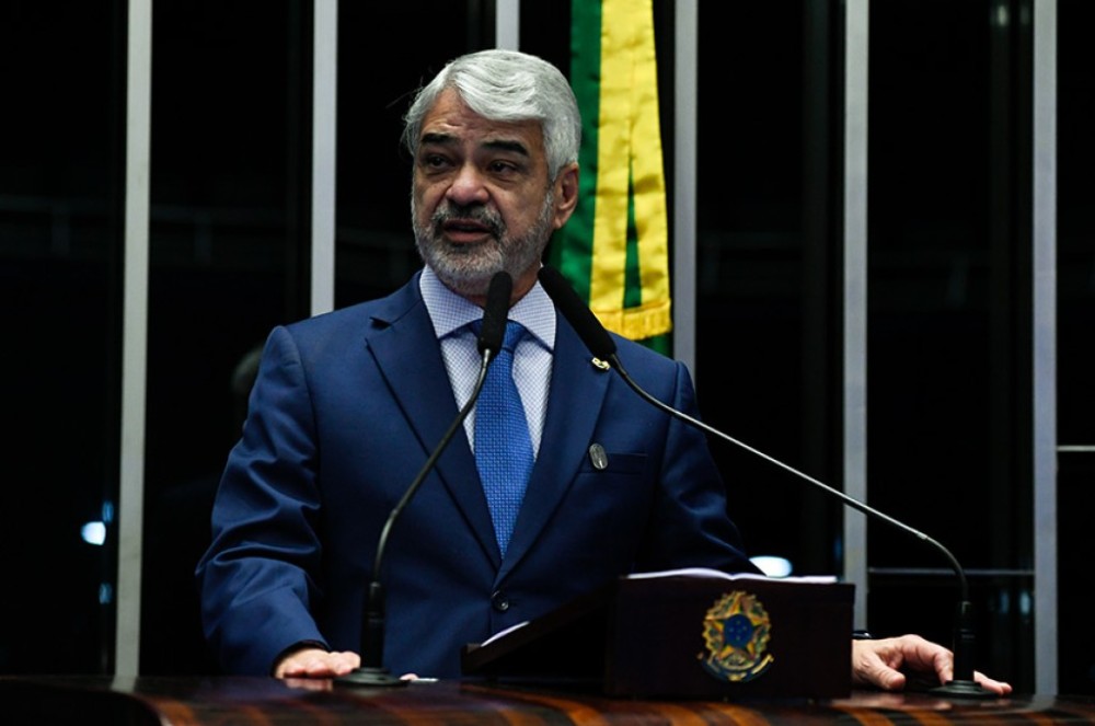 Humberto Costa critica PEC da privatização das praias