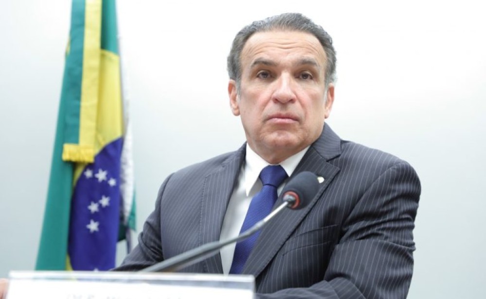 Comissão aprova importação de carro usado de servidor brasileiro no exterior e veículos antigos de colecionador