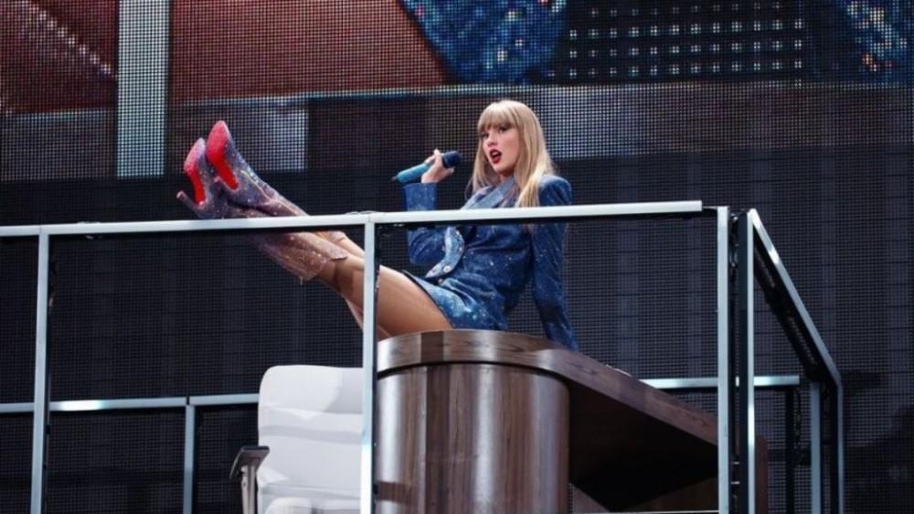 Taylor Swift conquista topo da ‘Billboard 200’ pela sexta semana seguida