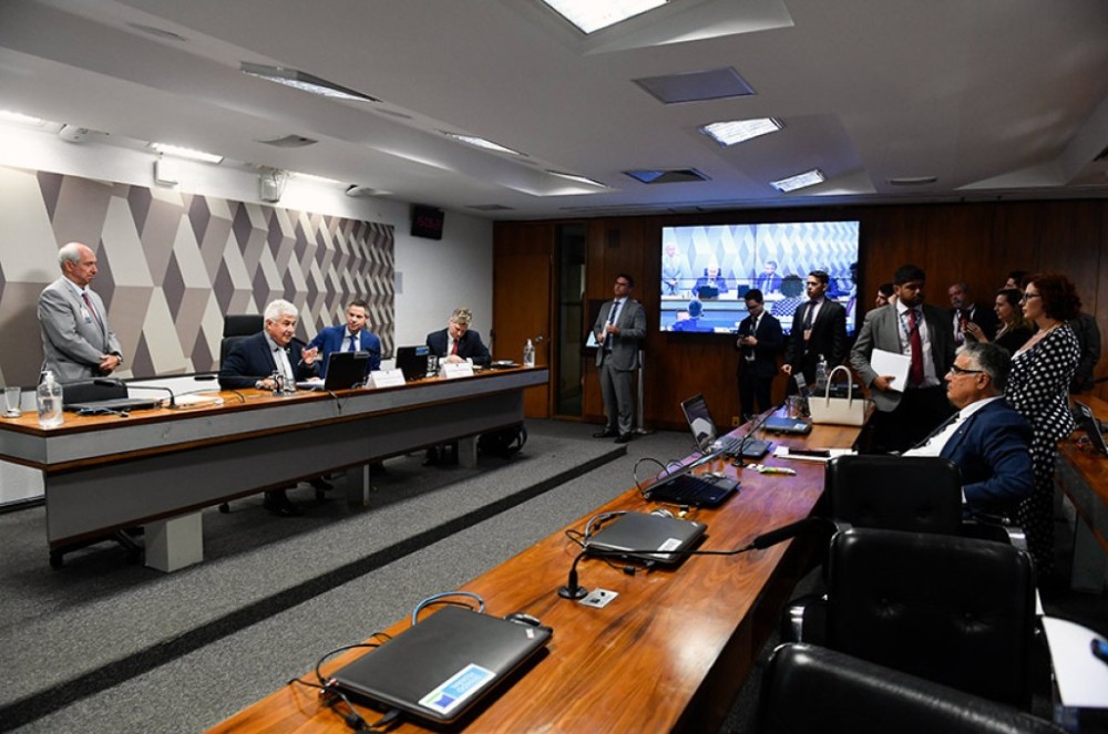 CCDD avalia 15 pedidos para rádios e TVs