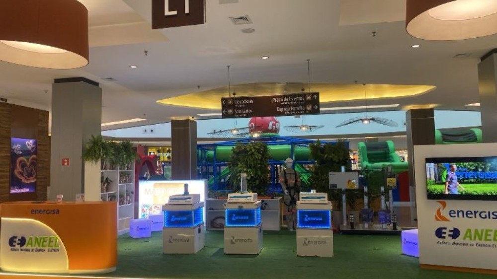 Verde Novo distribui mudas em estande da Energisa em shopping de Cuiabá