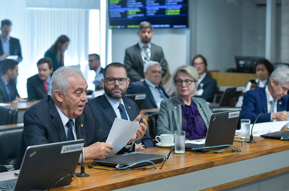 Aeroportos e aviões deverão ter informações sobre tromboembolismo, aprova CI