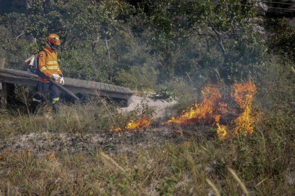 Bombeiros fazem ação preventiva para criar 
