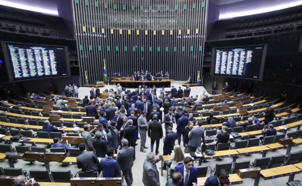 Câmara analisa pedidos de urgência para projetos de lei; acompanhe