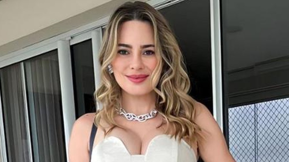Rachel Sheherazade surge chorando em vídeo e emociona fãs: ‘Queria muito estar lá’