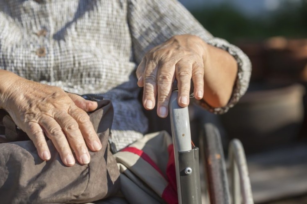 Lei cria política nacional de cuidado para as pessoas com Alzheimer