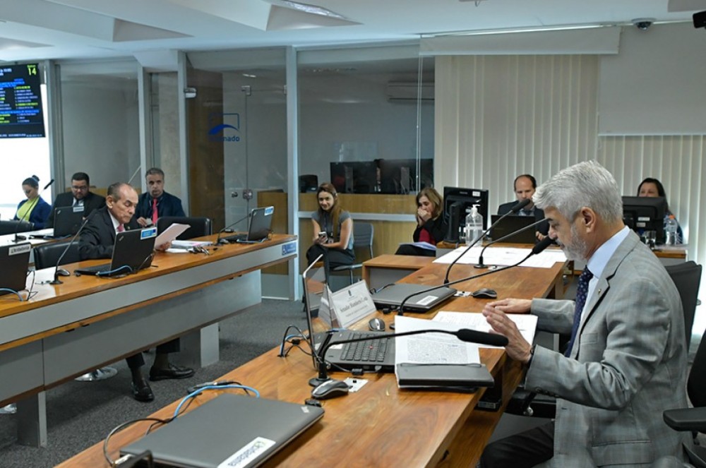 Comissão aprova prioridade no atendimento de pessoas com Parkinson