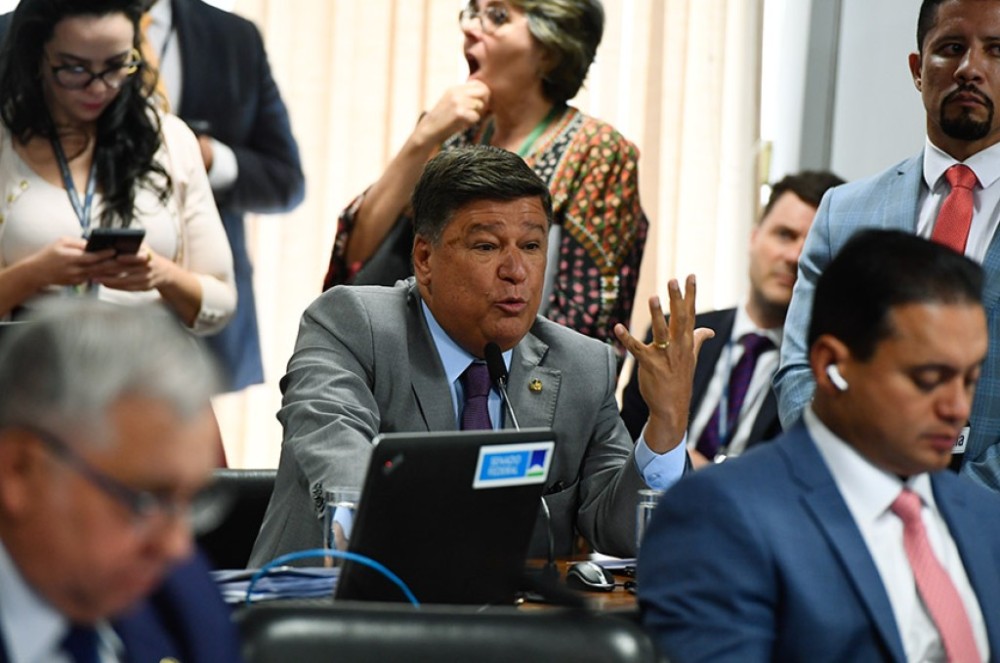 Consulta a cadastros pessoais no processo de adoção é aprovada pela CCJ
