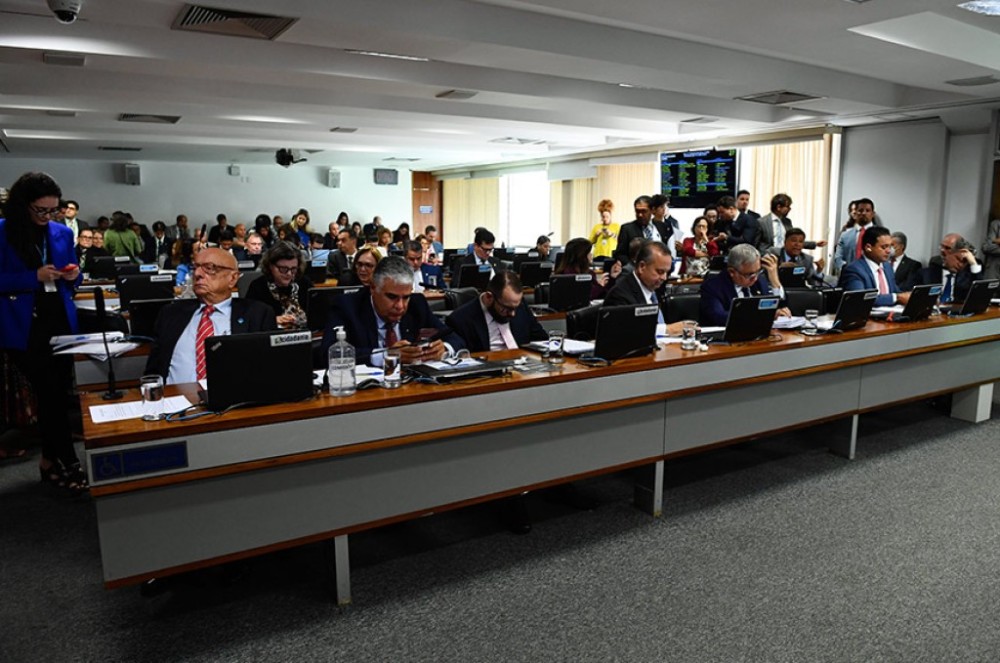 CCJ aprova inserções em emissoras públicas contra drogas e maus-tratos