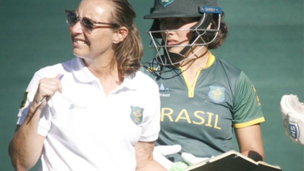 Julia Price no Brasil: Impulsionando o Cricket Feminino