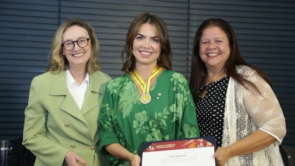 Paula Belmonte é premiada como Amiga da Primeira Infância pela Câmara