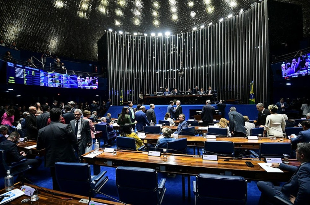 Senado aprova incentivo a veículos menos poluentes e 'taxação das blusinhas'