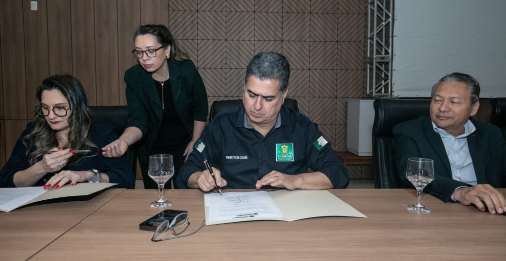 Prefeito assina convênio que visa fomentar conexão de imóveis à rede pública de esgoto e maior efetividade em coleta e tratamento residual de Cuiabá