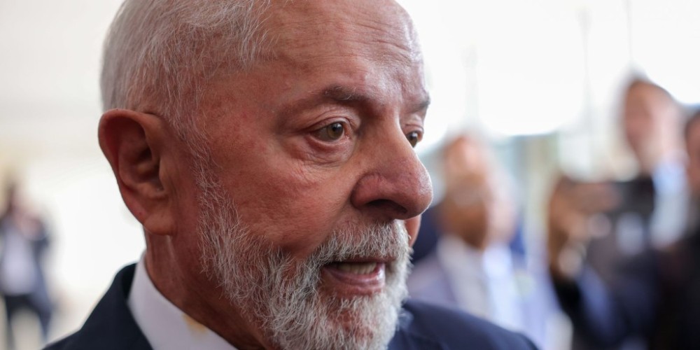 Lula reclama de burocracia e pede 