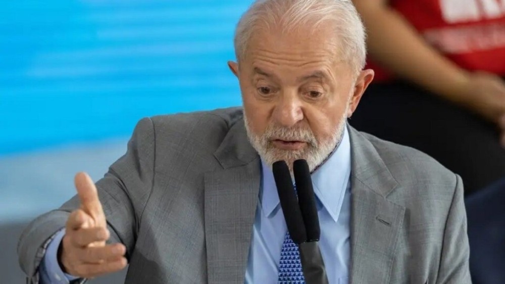 Lula reclama de burocracia e pede 