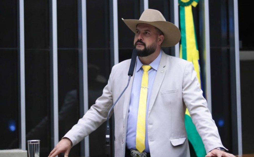 Comissão aprova isenção de IPI para caminhoneiros autônomos na compra de pneus novos