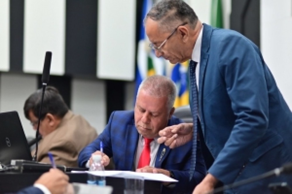 Câmara aprova projetos e honrarias durante Sessão Ordinária