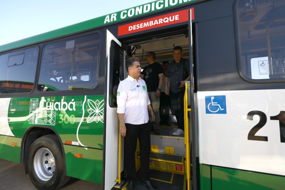 Emanuel Pinheiro melhora a mobilidade urbana com substituição de mais de 1,2 mil abrigos, três estações climatizadas e 100% da frota de coletivo com ar-condicionado até dezembro