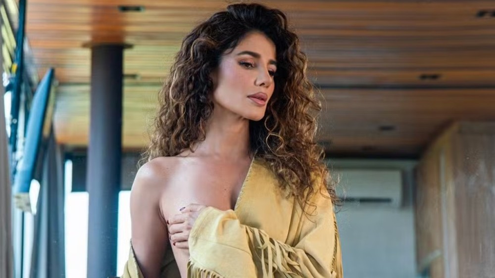 Paula Fernandes posa nua para celebrar novo álbum: ‘Me despindo de mim mesma’