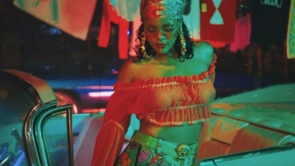 Rihanna lança novos produtos de beleza com a Fenty Hair