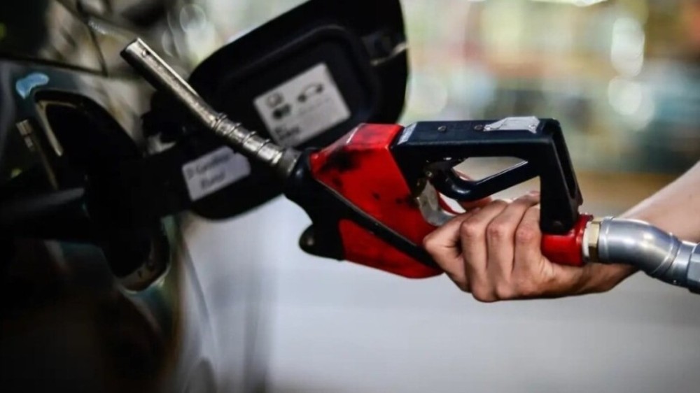 Postos de combustíveis se preparam para aumento de preços após 