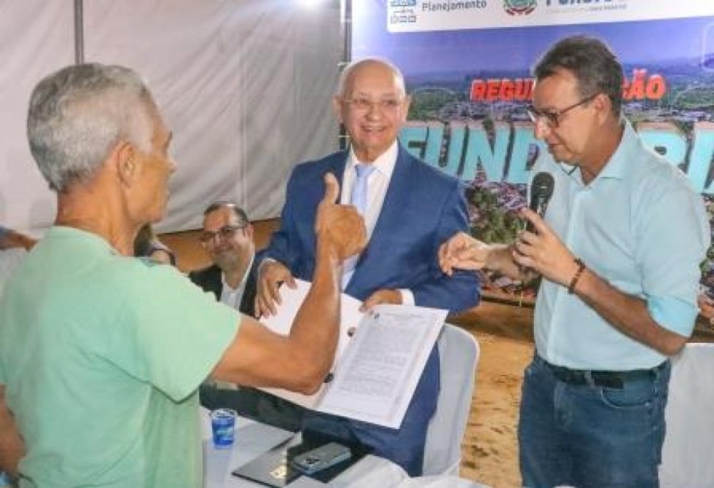 Solo Seguro Favela: Corregedor participa da entrega de títulos em Poxoréu
