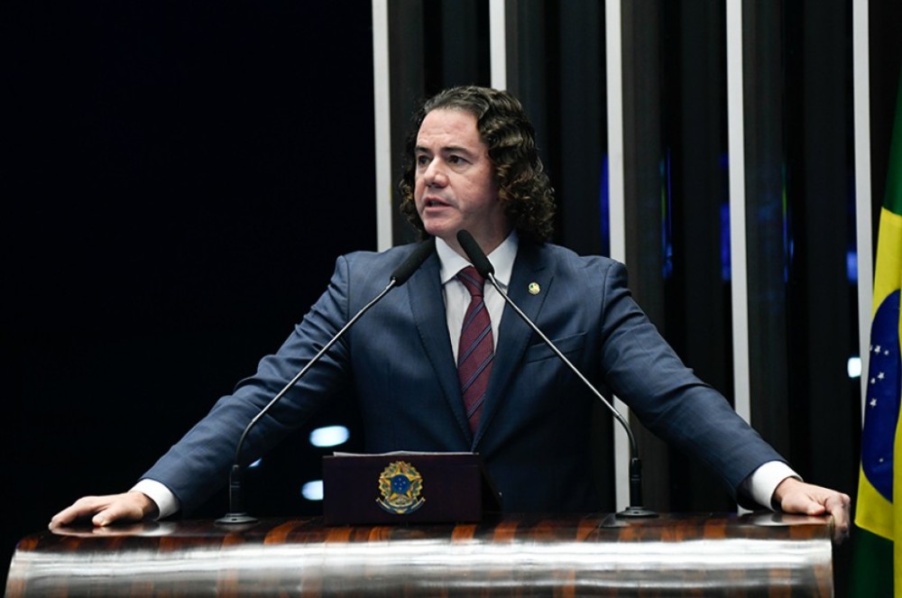 Veneziano celebra investimentos do governo federal na educação