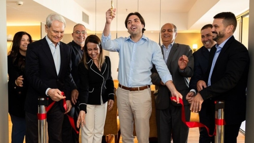 Nova suíte presidencial do Kubitschek Plaza é inaugurada com mobiliário original de JK