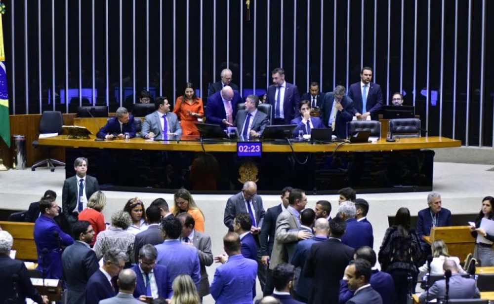 Deputados analisam projeto que regulamenta o mercado de carbono no Brasil; acompanhe