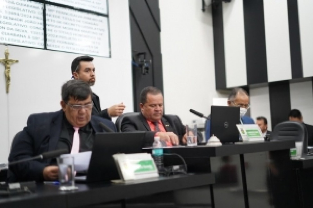 Câmara aprova projetos e requerimento na sessão desta terça-feira