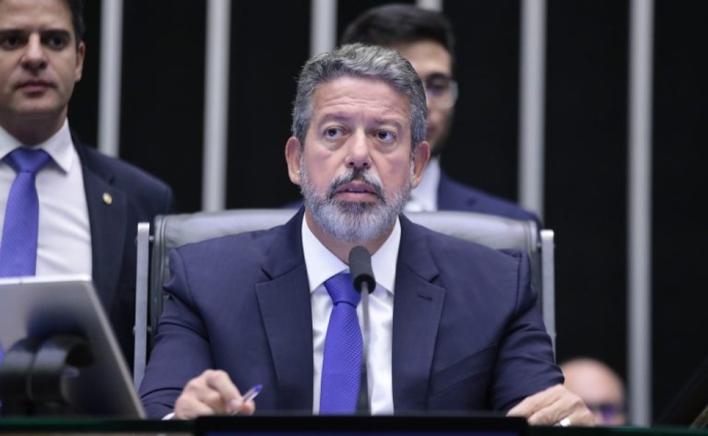 Lira apresenta projeto que pune excessos nos embates entre deputados