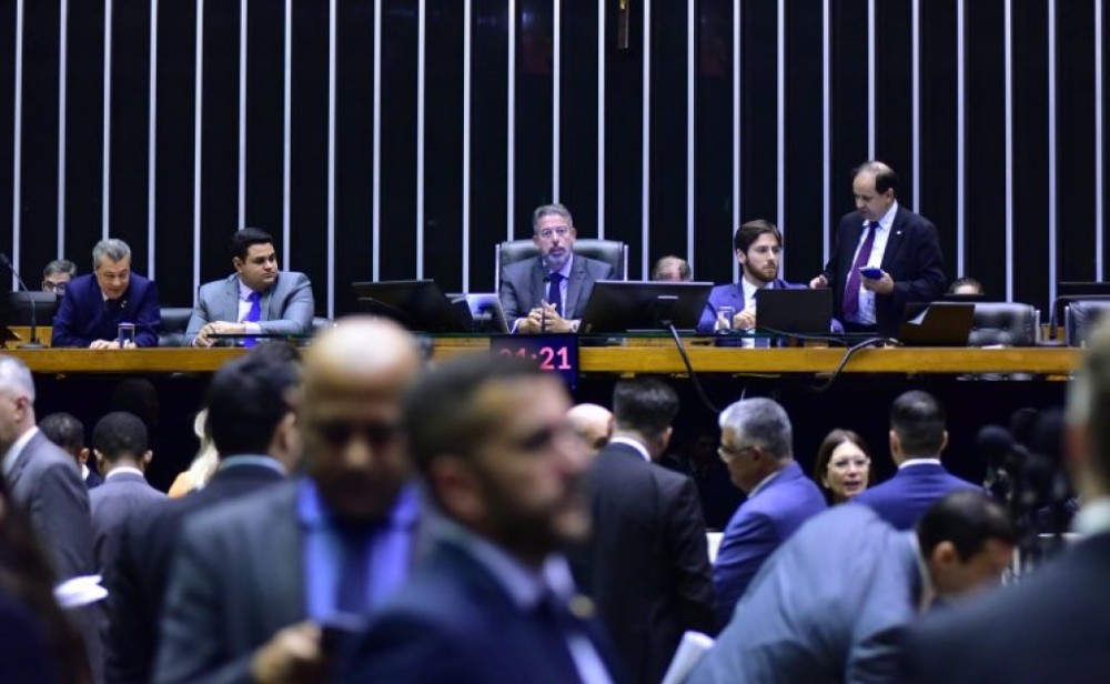 Projeto que regulamenta sites de apostas esportivas está em análise no Plenário; acompanhe