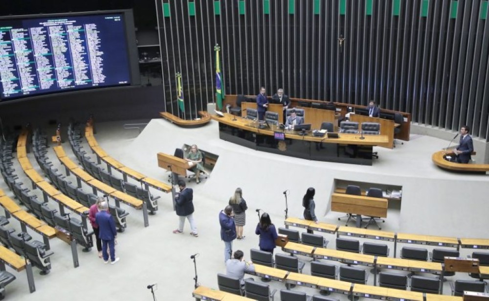Câmara analisa urgência para projeto que permite suspensão cautelar do mandato de deputado por quebra de decoro; acompanhe