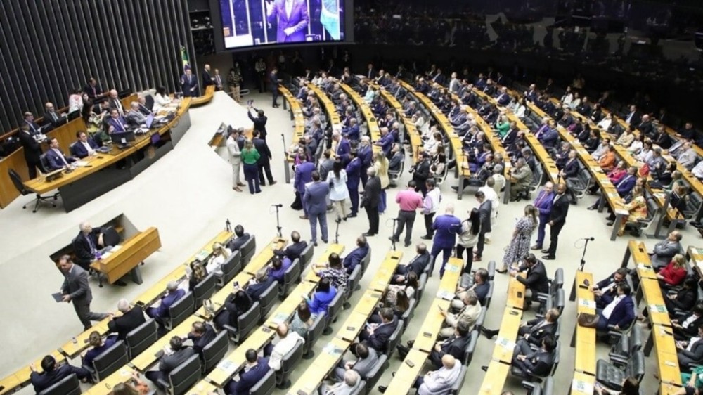 Câmara aprova taxação de compras internacionais e texto vai para sanção de Lula