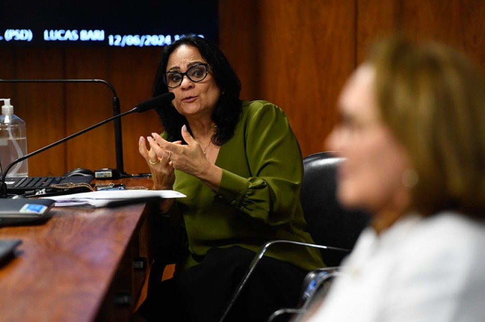 Limpeza obrigatória da areia de quadras e parquinhos é aprovada pela CAS