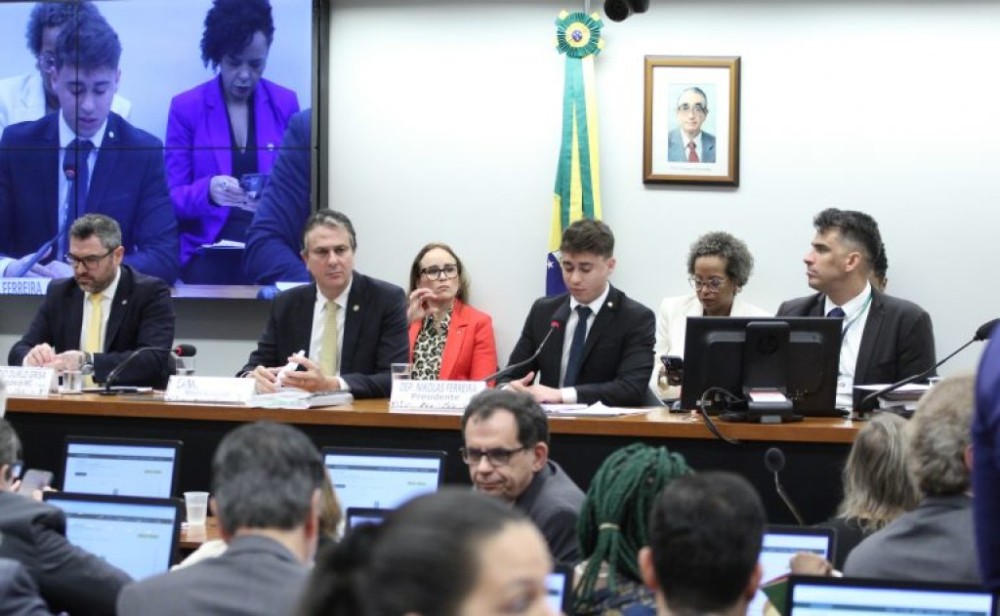 Ministro da Educação pede fim da greve nas universidades em audiência na Câmara