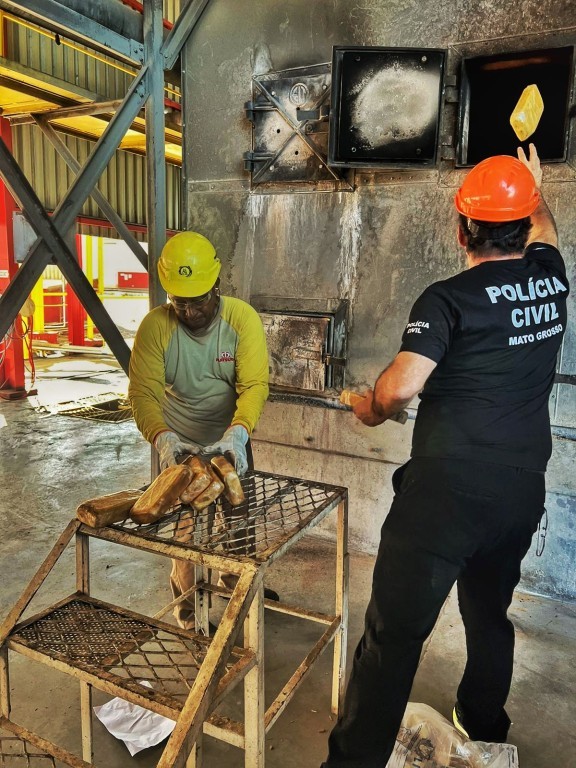 Polícia Civil incinera drogas apreendidas desde 2010 em Santo Antônio do Leverger