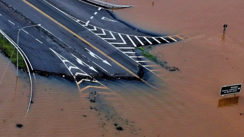Terminal de cargas do aeroporto de Porto Alegre volta a operar