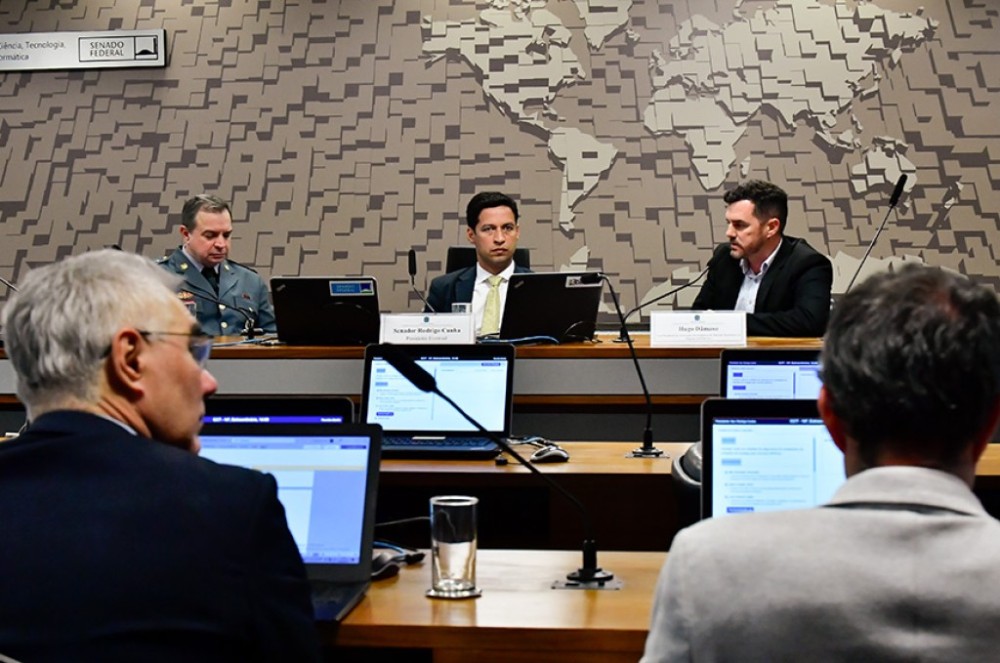 Recarga de veículos elétricos precisa de normas razoáveis, dizem debatedores