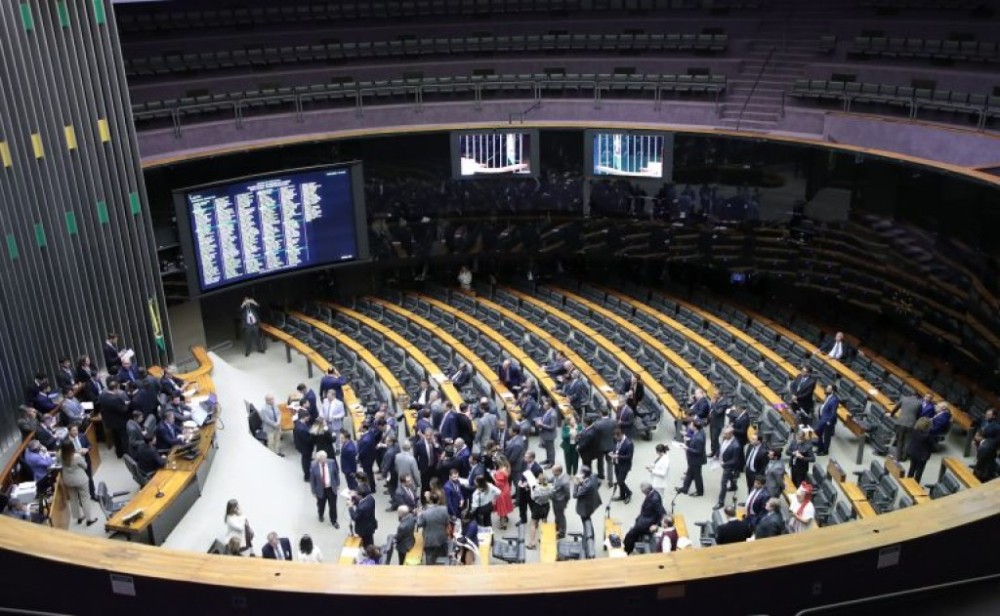 Deputados aprovam urgência para projeto que invalida delação premiada de réu preso; acompanhe