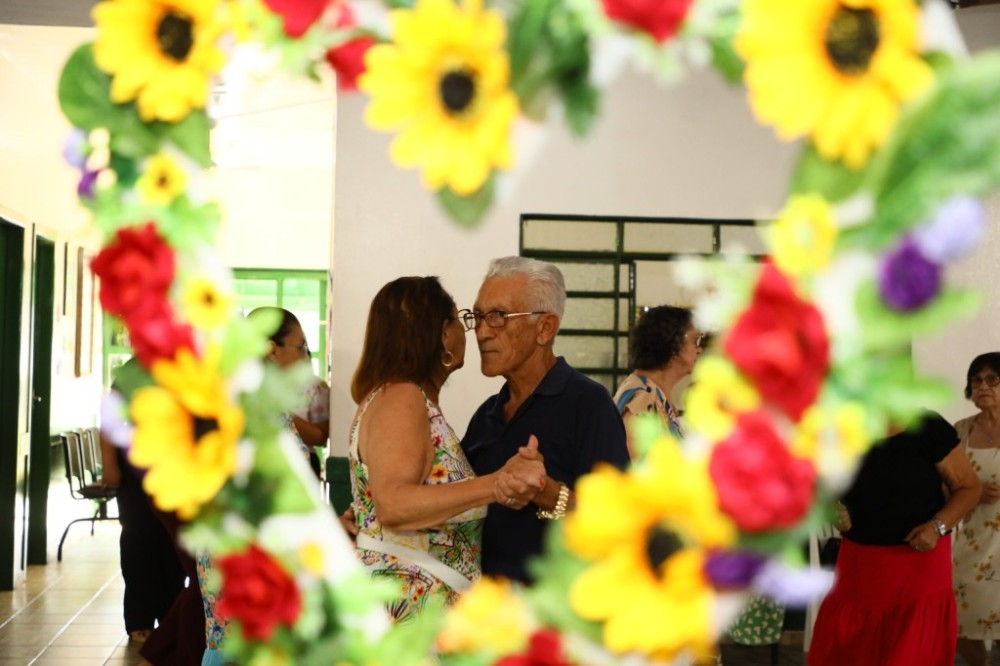 Baile do Amor celebra o dia dos namorados no Centro de Convivência do Idoso Padre Firmo