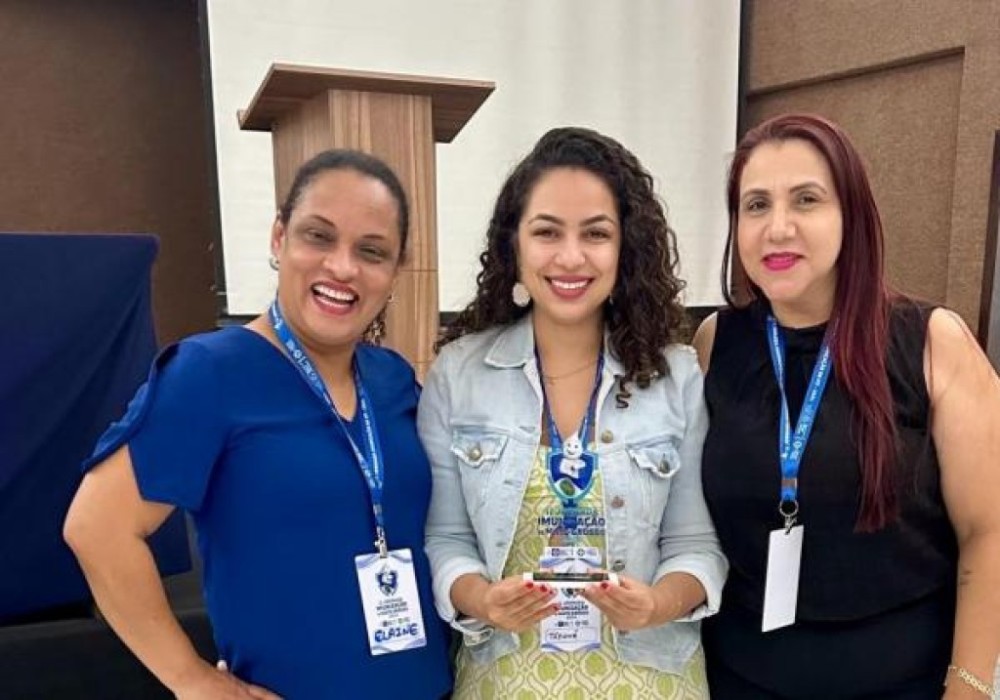 Programa Vacina Mais Sorriso recebe troféu de experiência exitosa